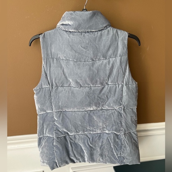 LOFT Women’s Velvet Puffer Light Blue Velour Vest Size Medium - Picture 4 of 5
